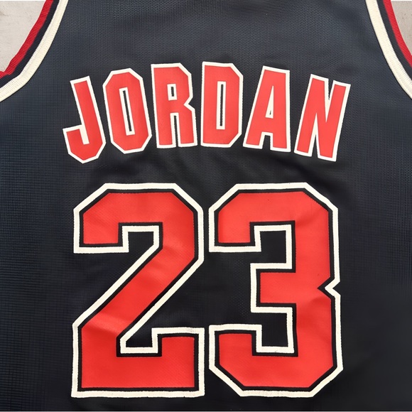 Chicago Bulls Michael Jordan Vintage Basketball Jersey - Picture 4 of 7